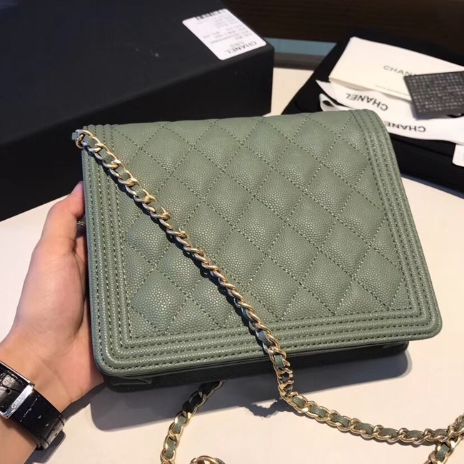 Boy chanel clutch with chain A84433 green