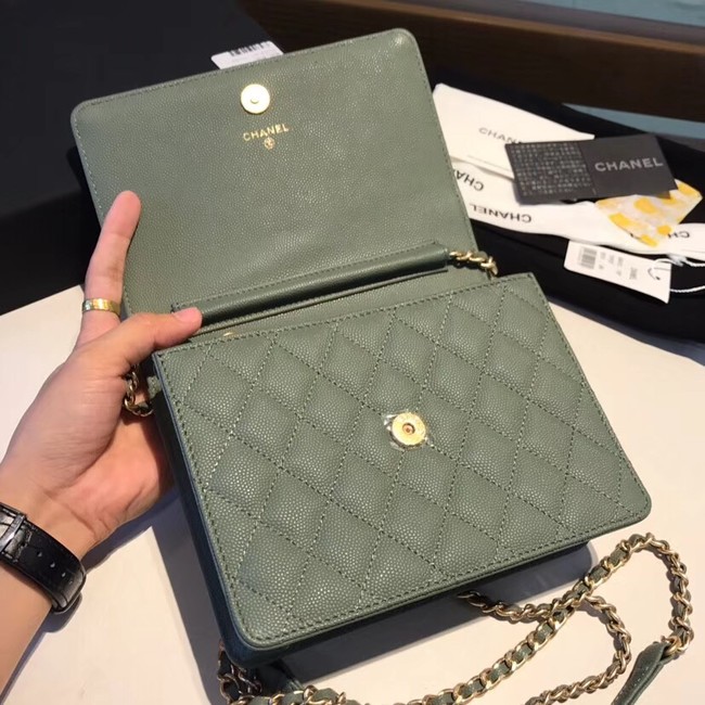 Boy chanel clutch with chain A84433 green