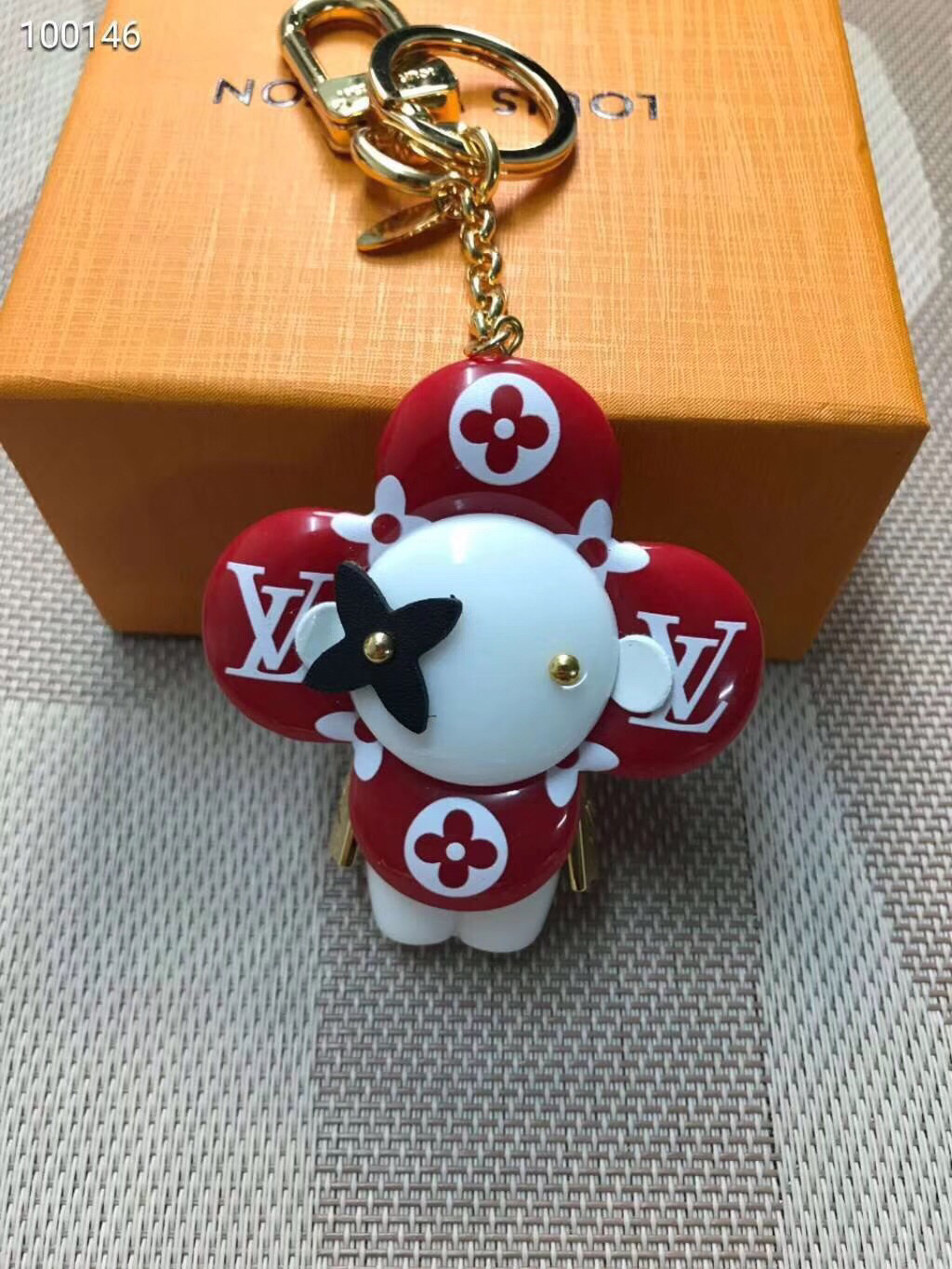 Louis Vuitton Keychain LV122634