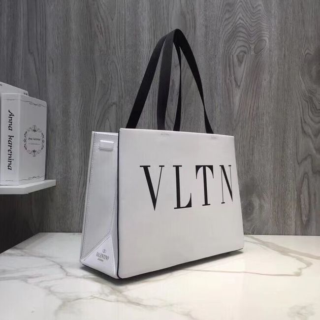 VALENTINO Rockstud grained leather shopper bag V2052 White