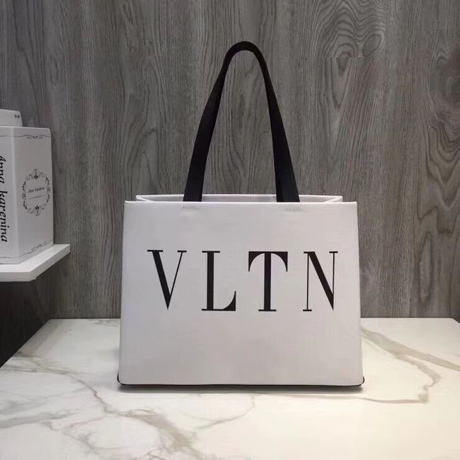 VALENTINO Rockstud grained leather shopper bag V2052 White