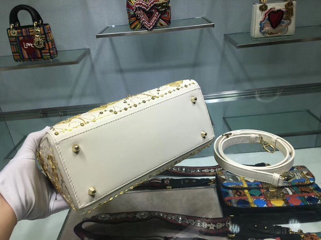 LADY DIOR BAG IN EMBROIDERED CALFSKIN M0550 WHITE