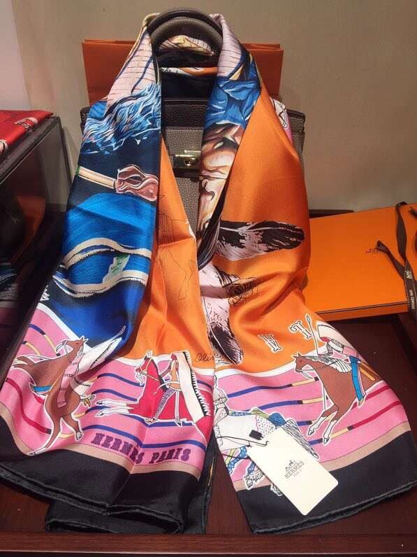 Hermes Scarf in silk twill with hand rolled edges H2560
