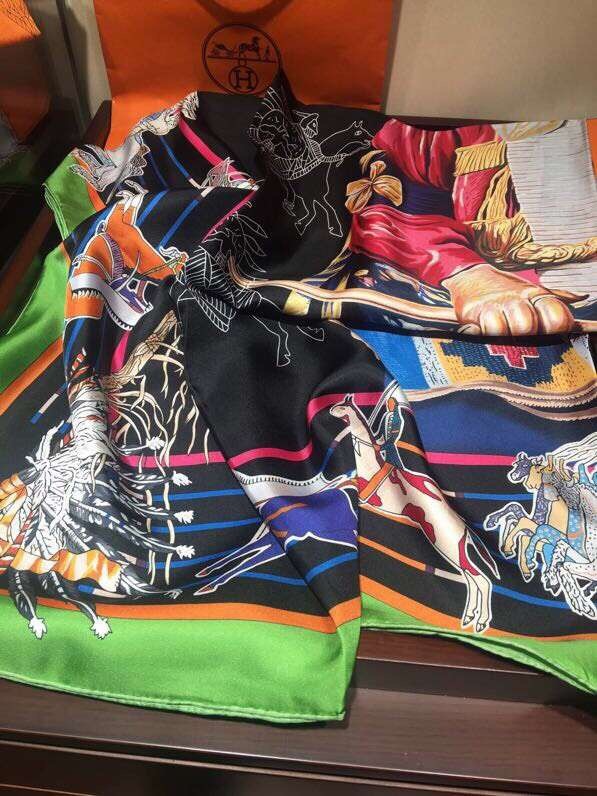 Hermes Scarf in silk twill with hand rolled edges H2561