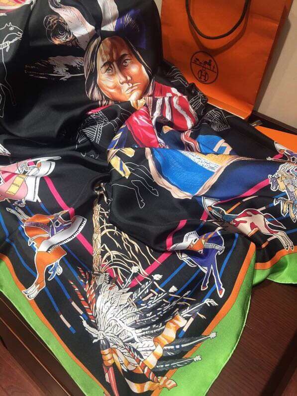 Hermes Scarf in silk twill with hand rolled edges H2561