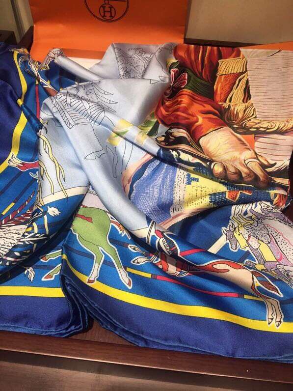 Hermes Scarf in silk twill with hand rolled edges H2563
