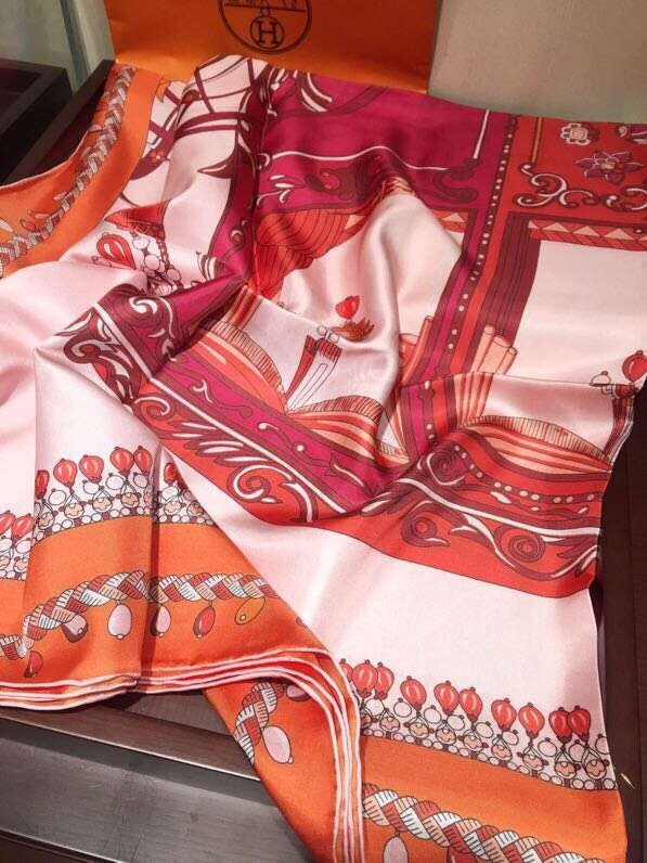 Hermes Scarf in silk twill with hand rolled edges H2564