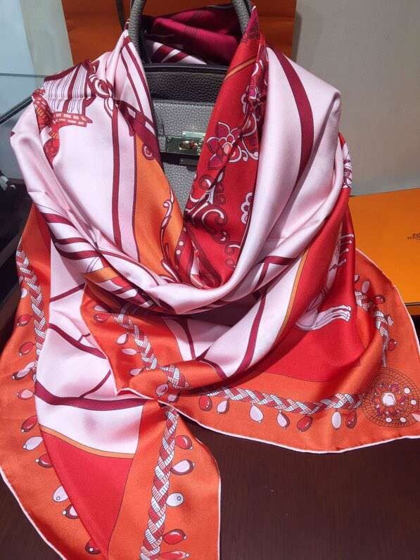 Hermes Scarf in silk twill with hand rolled edges H2564