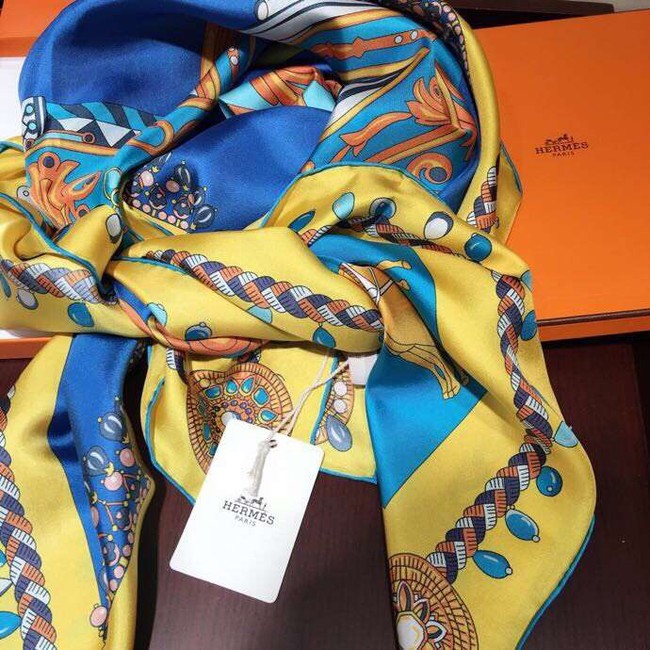 Hermes Scarf in silk twill with hand rolled edges H2565