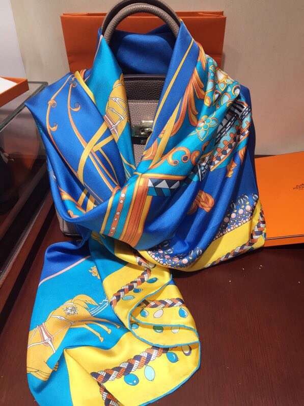 Hermes Scarf in silk twill with hand rolled edges H2565