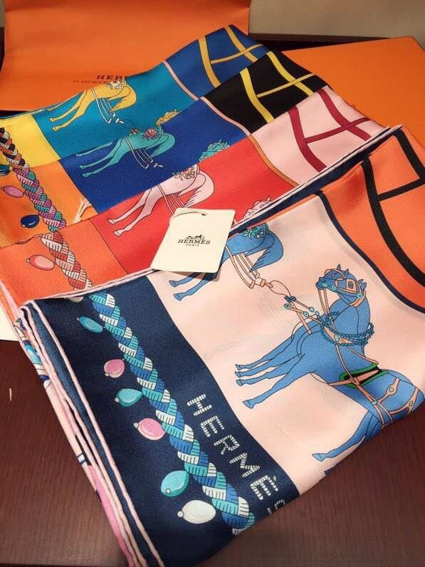 Hermes Scarf in silk twill with hand rolled edges H2566