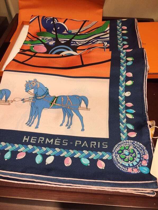 Hermes Scarf in silk twill with hand rolled edges H2567