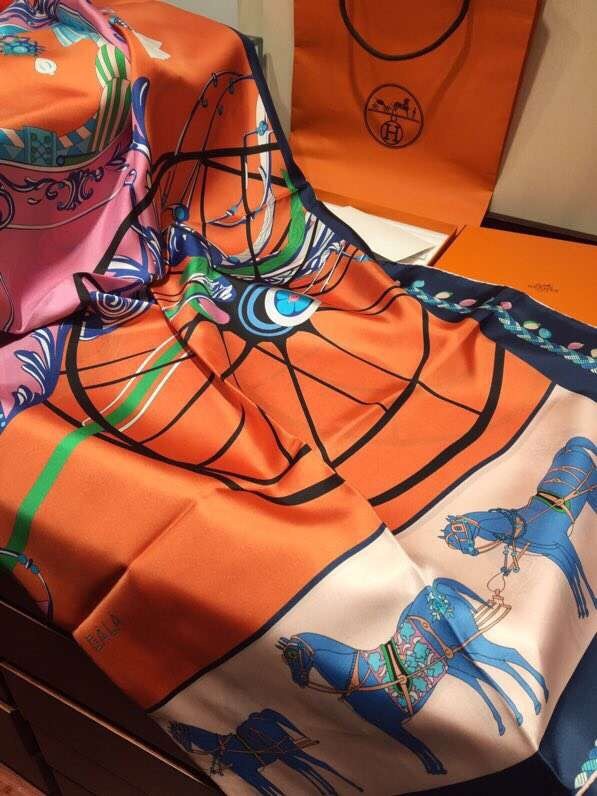 Hermes Scarf in silk twill with hand rolled edges H2567