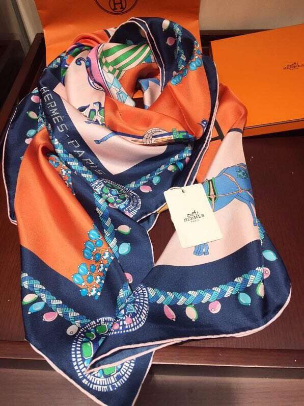 Hermes Scarf in silk twill with hand rolled edges H2567