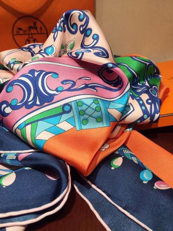 Hermes Scarf in silk twill with hand rolled edges H2567