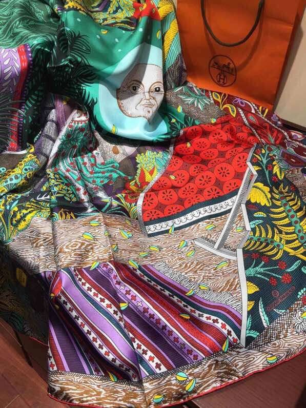 Hermes Scarf in silk twill with hand rolled edges H2570