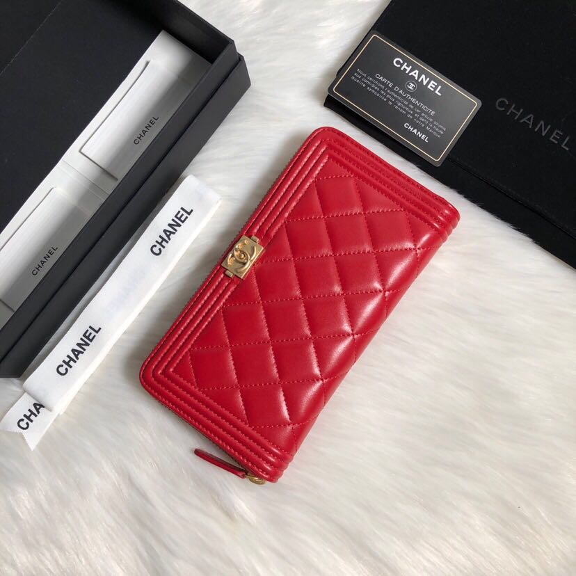 Chanel Lambskin & Gold-Tone Metal A81799 red