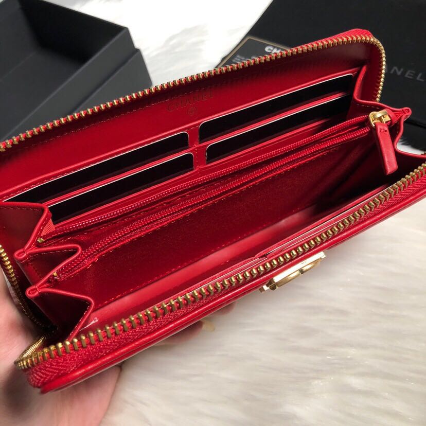 Chanel Lambskin & Gold-Tone Metal A81799 red