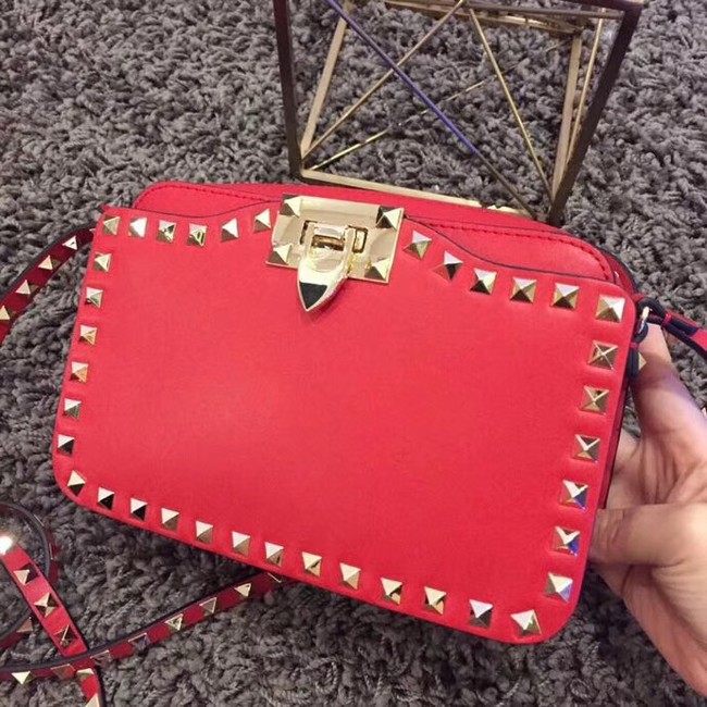 Valentino Garavani Rockstud leather shoulder bag 7279 red