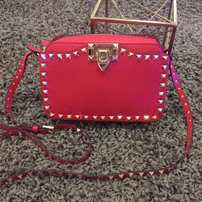 Valentino Garavani Rockstud leather shoulder bag 7279 red