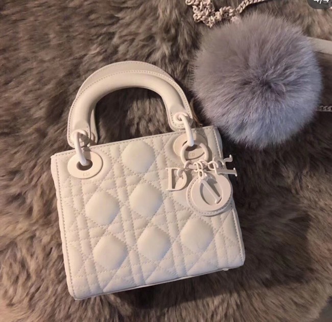 Dior ULTRAMATTE LADY DIOR-TAS M0505O white