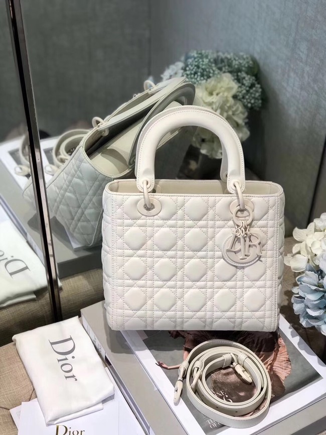 LADY DIOR ULTRA-MATTE MEDIUM BAG M0565IL white