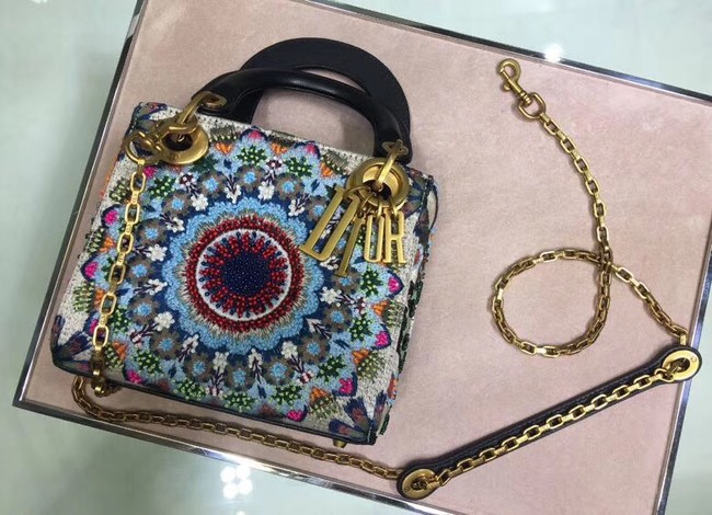 MINI LADY DIOR EMBROIDERED BAG M0598CRMH