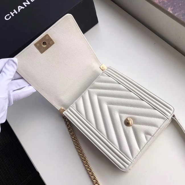 Boy chanel handbag Grained Calfskin & Gold-Tone Metal VS0130 white