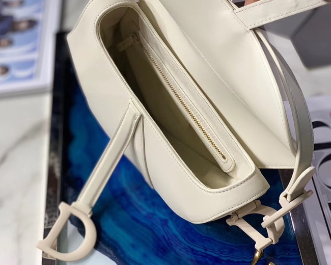 Dior SADDLE-TAS VAN KALFSLEER M0446C white