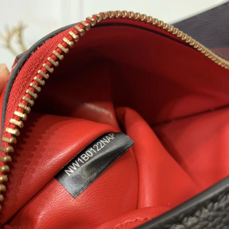VALENTINO Origianl Palm Leather Bag V5002 Black
