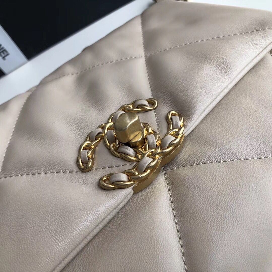 Chanel 19 flap bag AS1160 Cream