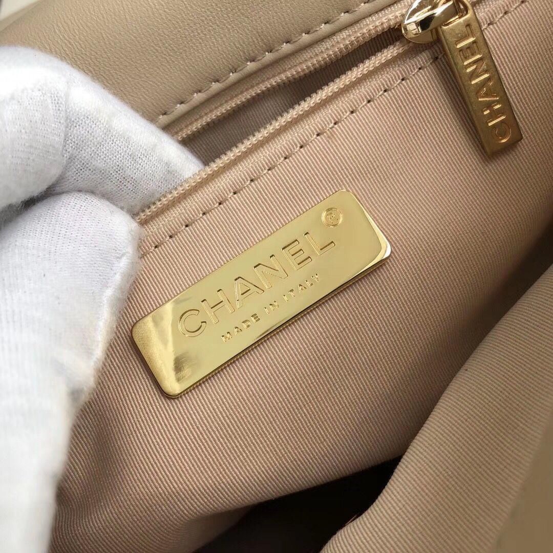 Chanel 19 flap bag AS1160 Cream