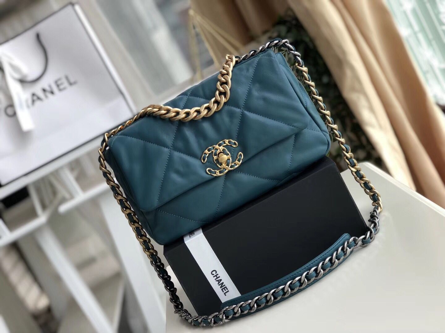 Chanel 19 flap bag AS1160 Navy