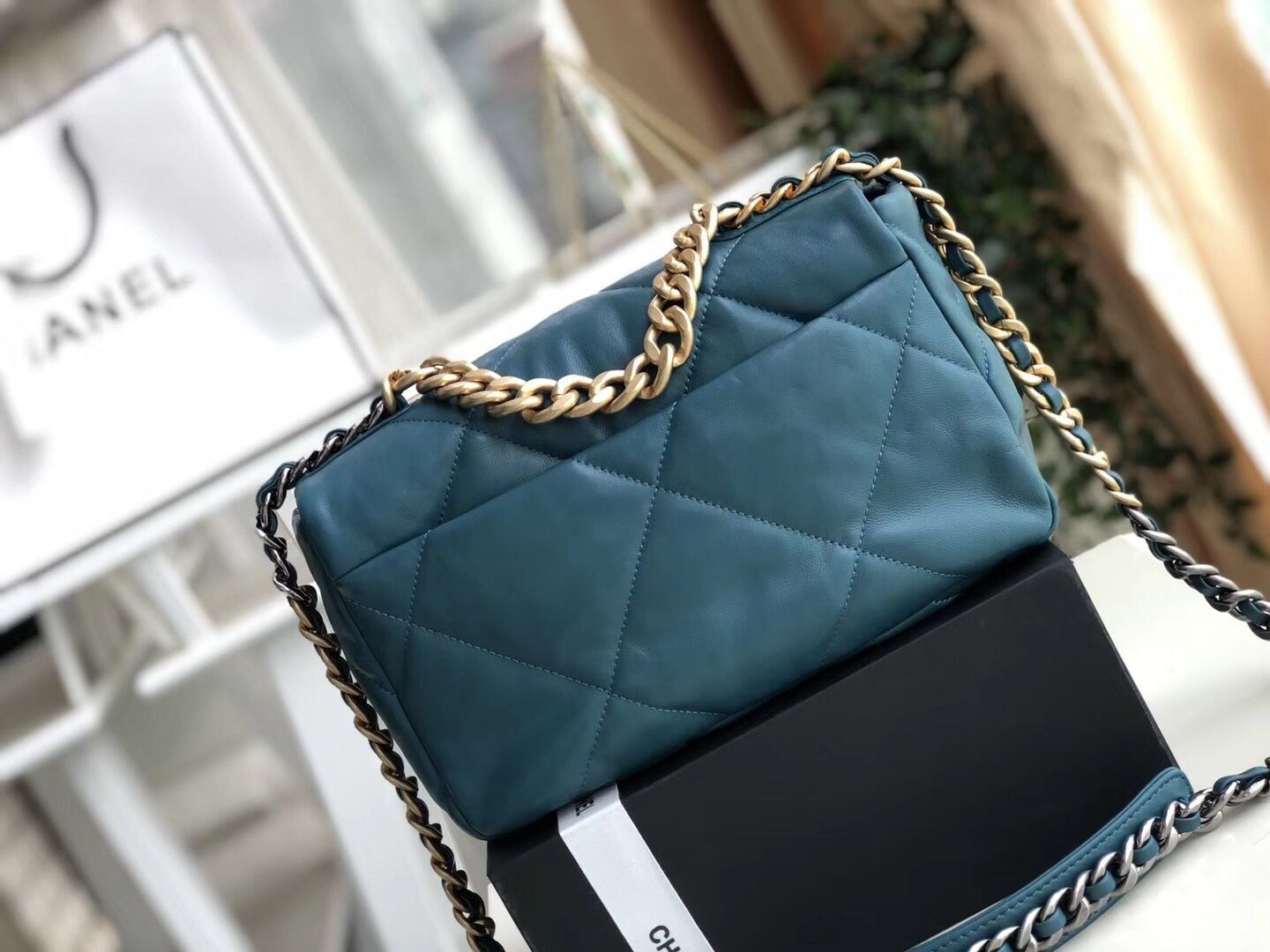Chanel 19 flap bag AS1160 Navy