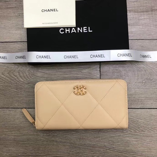 Chanel sheepskin & Gold-Tone Metal Wallet A6870 apricot