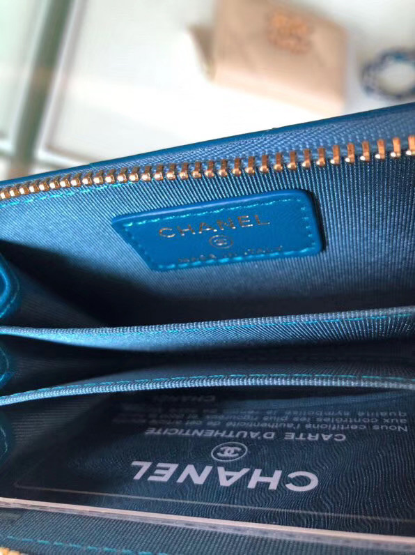 Chanel 19 Zip Card bag AP0949 blue