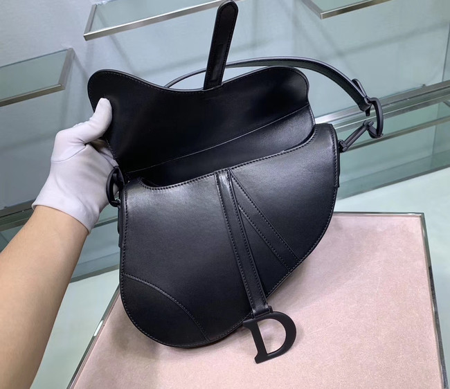 Dior SADDLE-TAS VAN KALFSLEER Bag Flower M0446C black