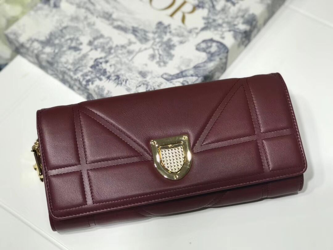 DIOR CLUTCH gold-tone metal C1040A Bordeaux