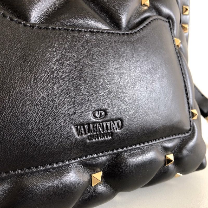 VALENTINO Candy Rockstud quilted leather shoulder bag 6020 black&white