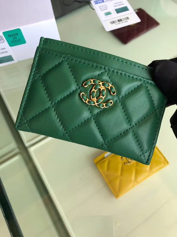 Chanel 19 Card sleeve AP0731 green