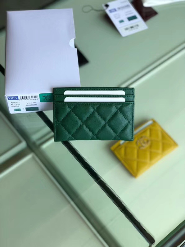 Chanel 19 Card sleeve AP0731 green