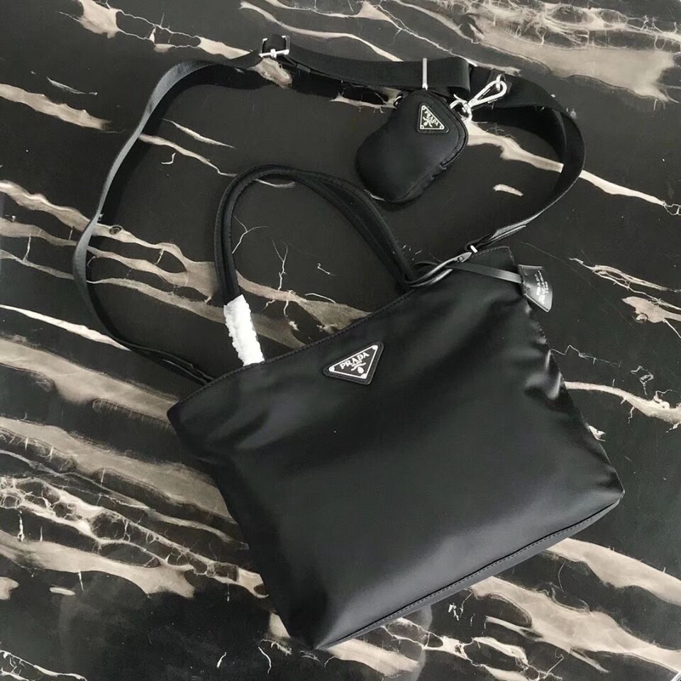 Prada Re-Edition nylon Tote bag 1BG320 Black