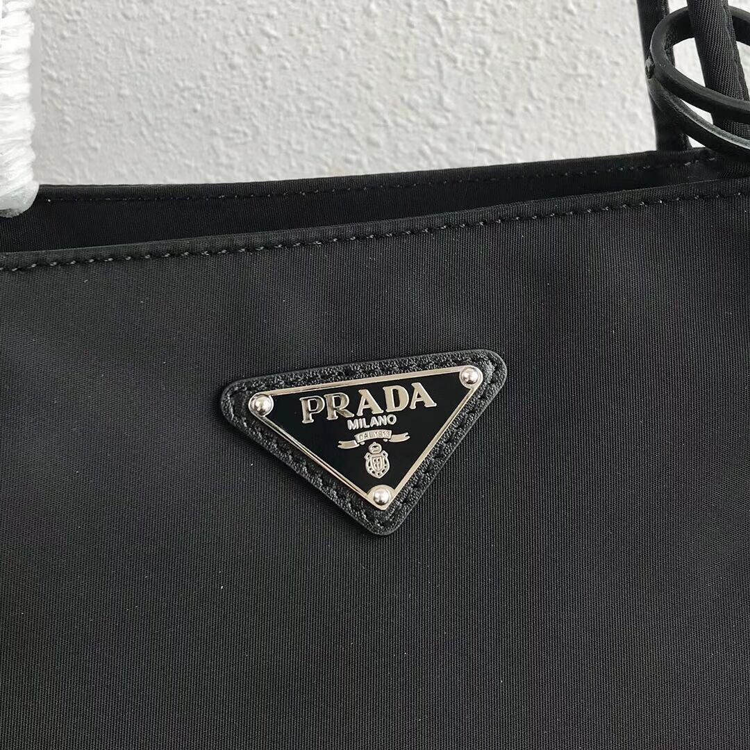 Prada Re-Edition nylon Tote bag 1BG320 Black