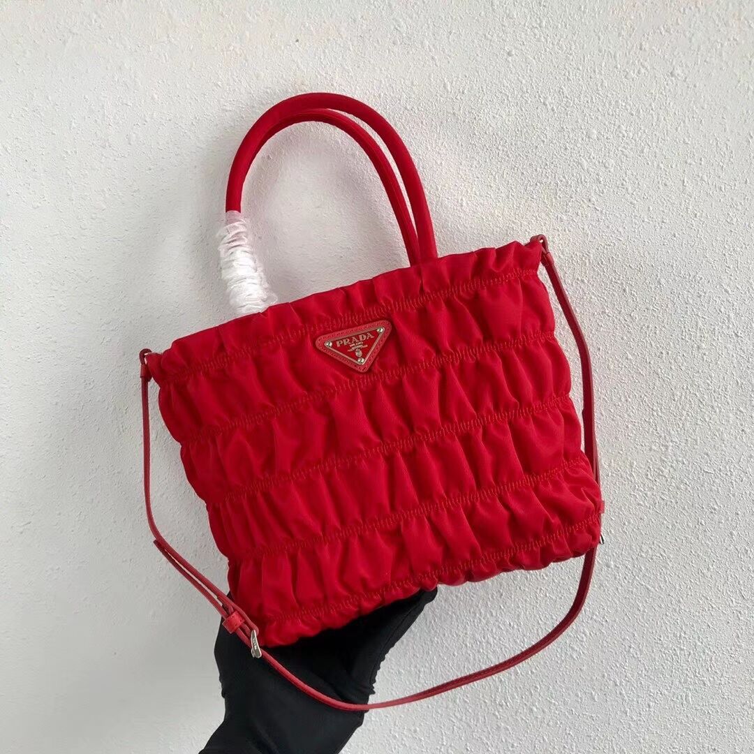 Prada Re-Edition nylon Tote bag 1BG321 red