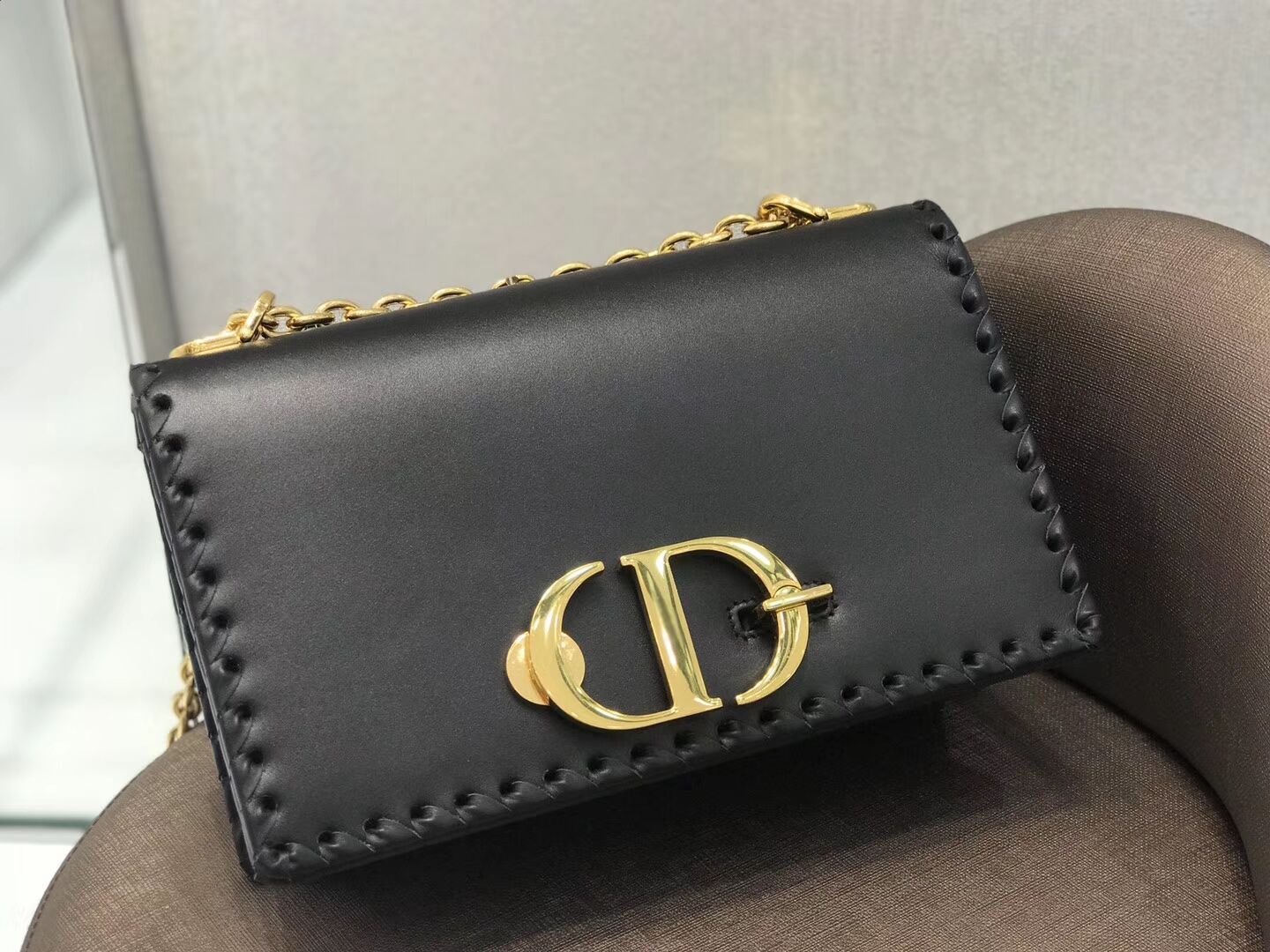 DIOR 30 MONTAIGNE THREADED EDGES CALFSKIN FLAP CHAIN BAG M9220