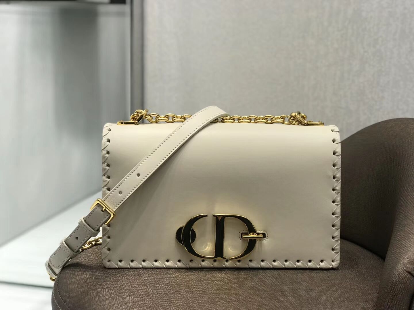 CHALK WHITE DIOR 30 MONTAIGNE THREADED EDGES CALFSKIN FLAP CHAIN BAG M9220