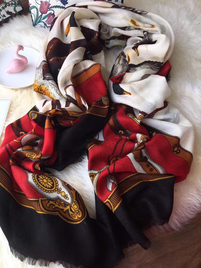 Gucci silk Scarf GG55621