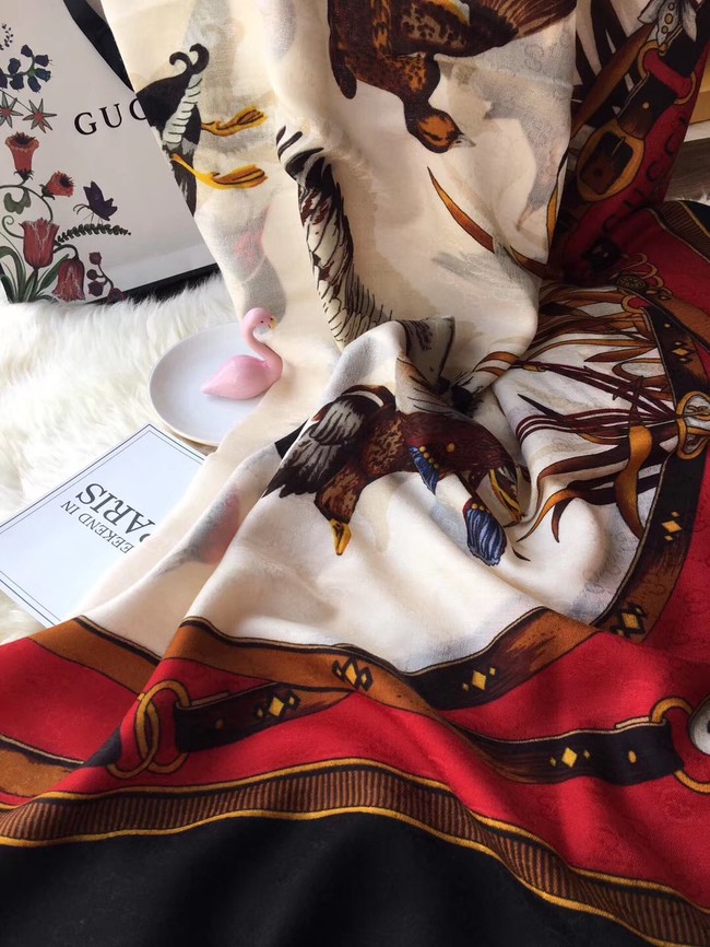 Gucci silk Scarf GG55621