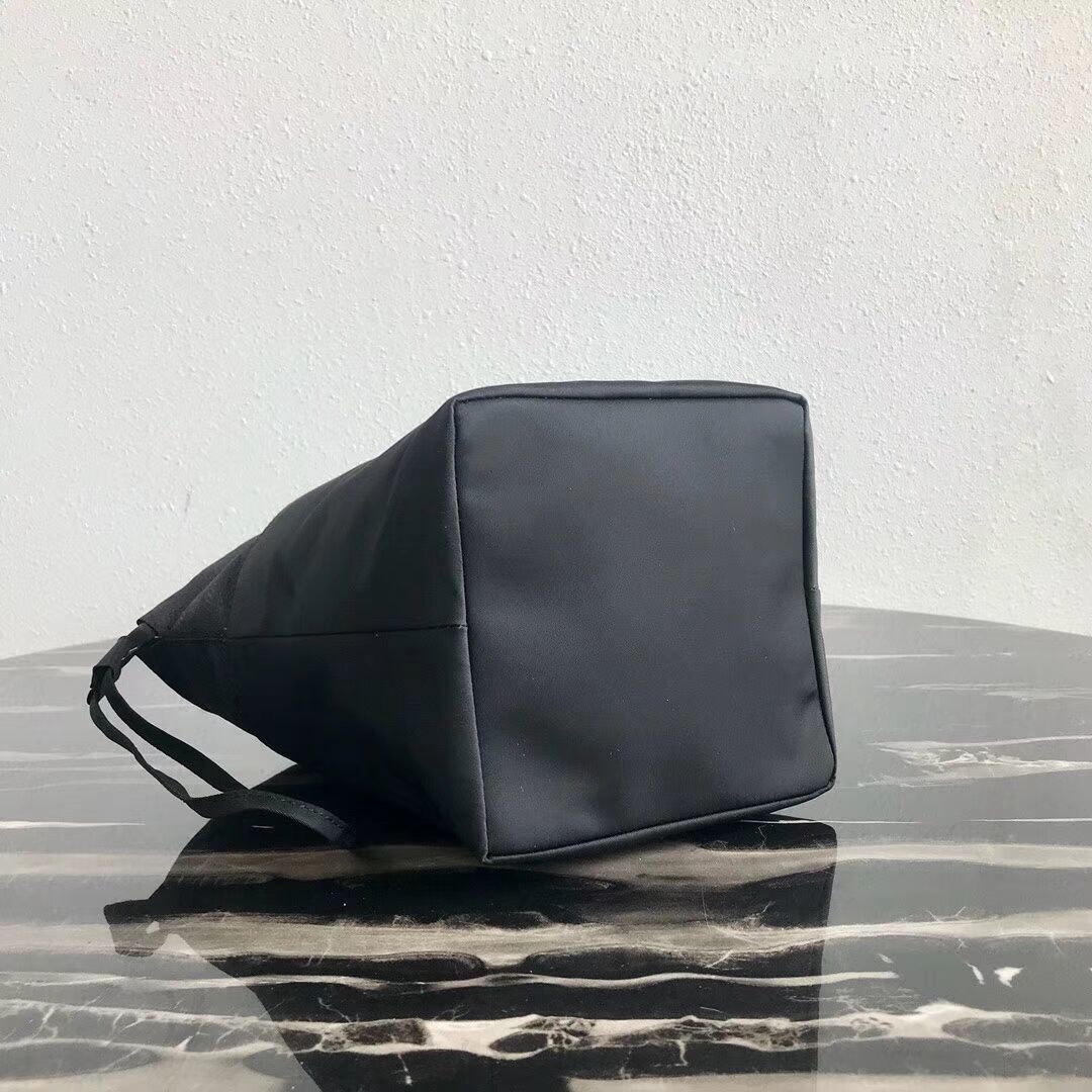 Prada Re-Edition nylon Tote bag 1N1420 black