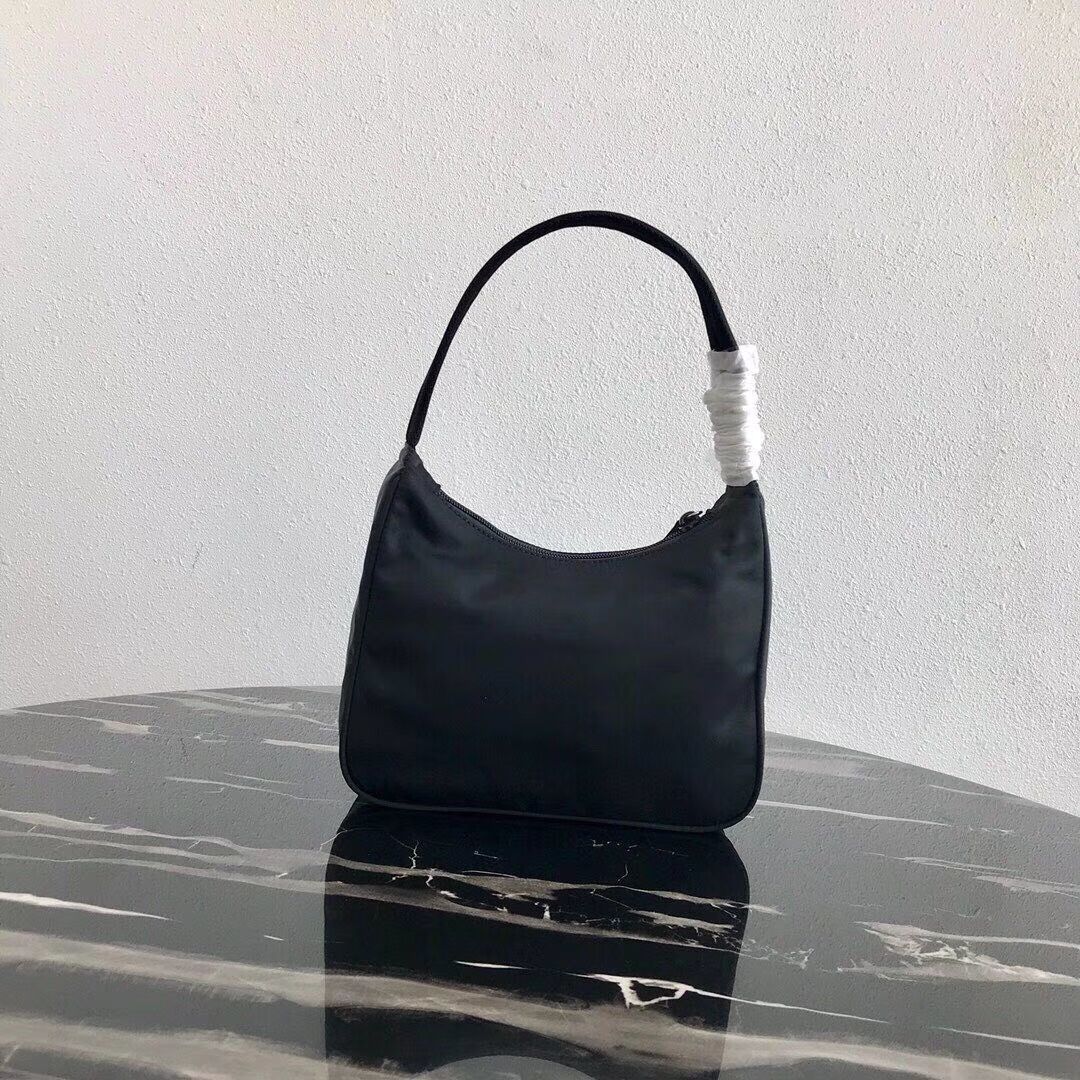 Prada Re-Edition nylon Tote bag MV519 black